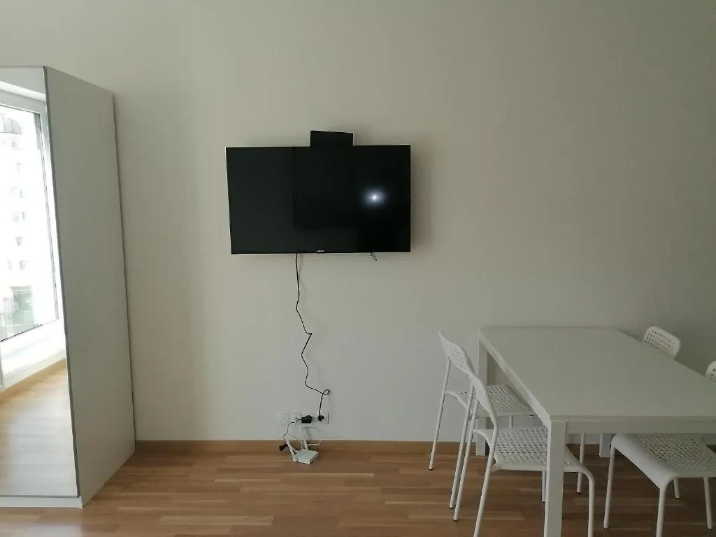 Brand New Two Room Apartment #23 With Free Parking In The City Center Praha